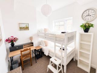 Free Parking Gloucester Rd 2-Bed Flat Sleeps 6 - 5