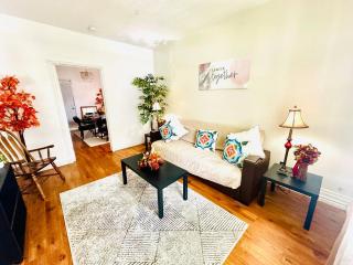 Your Niagara Falls Getaway 4BR Home for 7 - 0