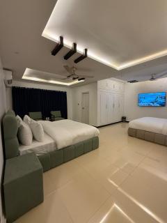 King Family Suite - 8