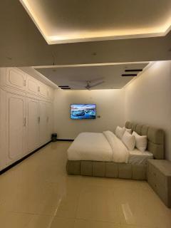 King Family Suite - 7