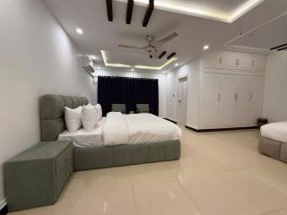 King Family Suite - 5