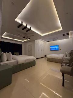 King Family Suite - 1