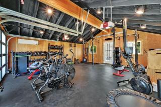 Luxurious Lake-View Retreat in Historic Old Huntsville Spa Sauna Hot Tub Heated Driveway - 8