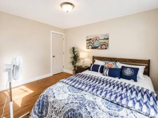 Your Niagara Falls Getaway 4BR Home for 7 - 9