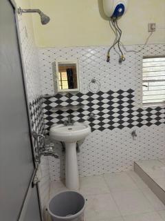 Spacious 2BHK with Full Kitchen, Dining and Parking - 3