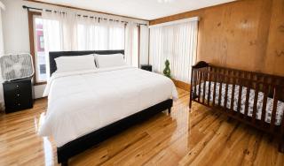 Charming 5 Bedroom Single Family Front House - 7