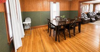 Charming 5 Bedroom Single Family Front House - 6
