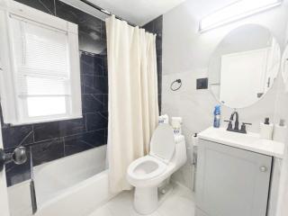 Charming Niagara Falls Home 3BR Sleeps 8 - 3
