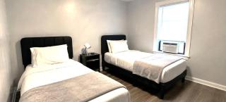 Charming Niagara Falls Home 3BR Sleeps 8 - 2