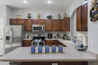 Spacious 6BR Villa | Pool • Parking • Near Disney World - 5