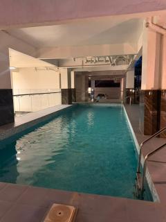LuminaStays-Kilimani Executive 1 bedroom with heated pool and gym - 2