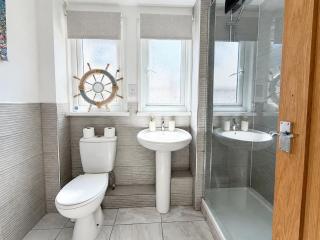 Charming & Spacious Holiday Home - 1