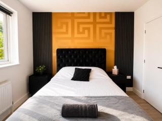 ST12 Canterbury En-suite Room, Shared kitchen, Parking , WIFI, TV, Contractor, - 7