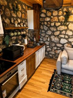 Arhetip, Djedova Villa - 3