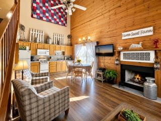 Branson Hideaway, Cozy Cabin, Fireplace & Relaxation - 9