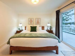 Charming Queen Anne Craftsman 4BR 2 Kitchens - 5