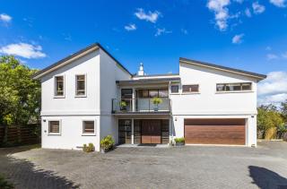 Riverside Villa - Spacious home in a stunning location - 7