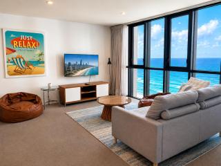 Beach View Apartment on High Floor in Surfers Paradise with Free Parking - 4