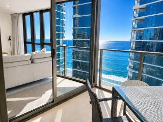Beach View Apartment on High Floor in Surfers Paradise with Free Parking - 3