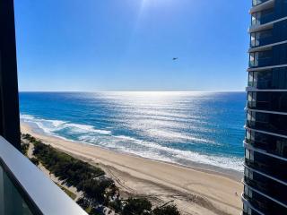 Beach View Apartment on High Floor in Surfers Paradise with Free Parking - 2
