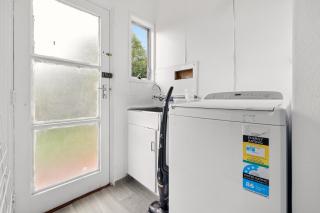 3BRM House in Auckland - Walk to Train, Lynn Mall and Westgate - 4