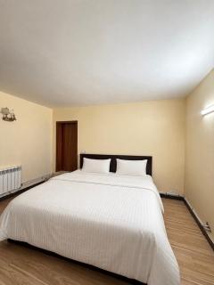 RockCliff Resort - 4Bedroom Apartment at Kashmir Point - 5 Min to GPO - 6