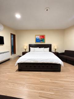 RockCliff Resort - 4Bedroom Apartment at Kashmir Point - 5 Min to GPO - 9