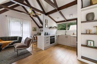 Newly renovated townhouse 4 minute walk to town - 7