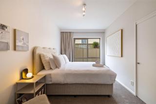 Newly renovated townhouse 4 minute walk to town - 1