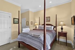Cozy Hunter's Retreat Wraparound Porch Fireplace - 4