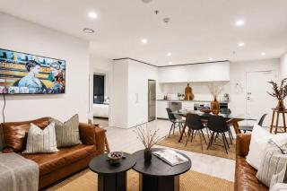 Bright & Airy on Tuam - 2Bedroom Apartment - 3