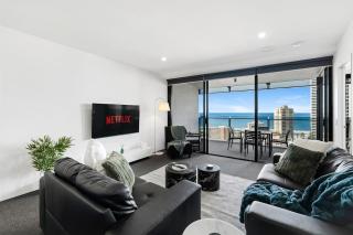 Circle on Cavill - 2BR Ocean View - Spa- Games Room - Free Parking - 5
