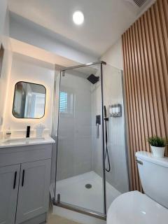 Prince Rupert suites: Modem 3B3B Kitchen & Laundry - 6