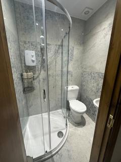 Brand New 1 Bed Apartment Free Parking Sleeps 4 Near Leeds City Centre First Direct Arena St James Hospital Leeds - 4