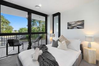2BR River Front View - Balcony - Parking - Pool & Gym, Surfers Paradise - 3