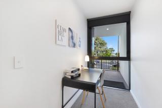 2BR River Front View - Balcony - Parking - Pool & Gym, Surfers Paradise - 1