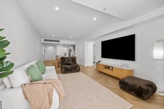 Luxurious 2BD Ocean View w Pool, Gym, Spa and Sauna - 1
