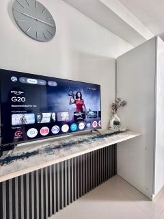 Affordable Condo with Fast Wifi & Near Airport - 8