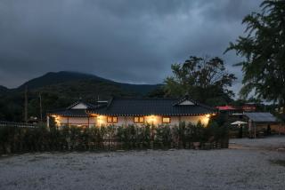 Ganghwado Hanokstay Pyeonanjip - 5
