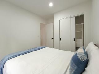 Private 2-Bedroom Guest Suite in The Gardens - 5