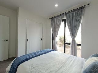 Private 2-Bedroom Guest Suite in The Gardens - 4