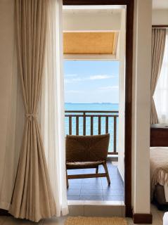 PD Full Seaview Water Chalet with Private Bathtub - 9