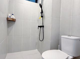 3 Bedroom Apartment With Pool View - 7