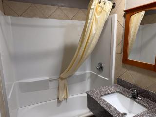 Rodeway Inn & Suites - 3