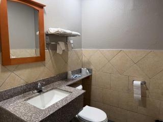 Rodeway Inn & Suites - 2