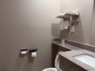 Rodeway Inn & Suites - 1