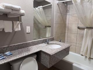 Rodeway Inn & Suites - 1