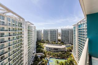 StayHere 2BR Beach Tropical City Getaway Azure - Manila - 7