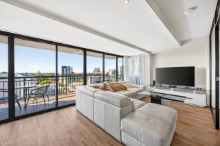 East Perth 2BR Flat with Sauna & Gym Access - 0