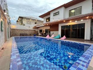 Jomtien 4BR golden villa - 9